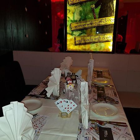 קאנפור Hotel Mandakini Lush מראה חיצוני תמונה