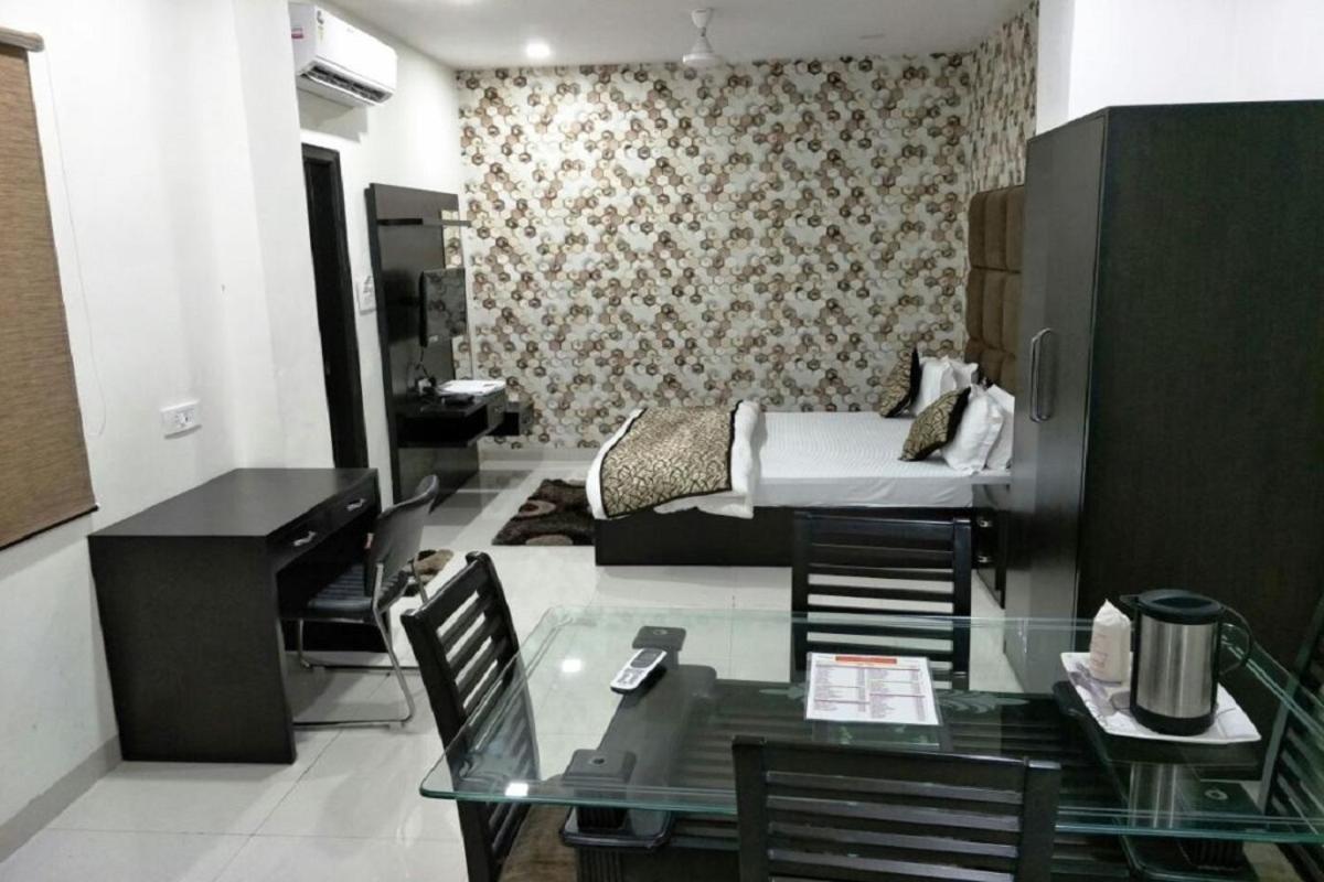 קאנפור Hotel Mandakini Lush מראה חיצוני תמונה
