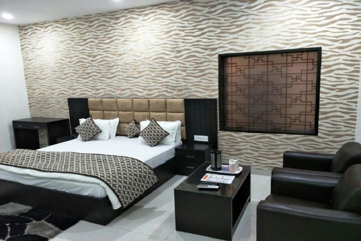 קאנפור Hotel Mandakini Lush מראה חיצוני תמונה