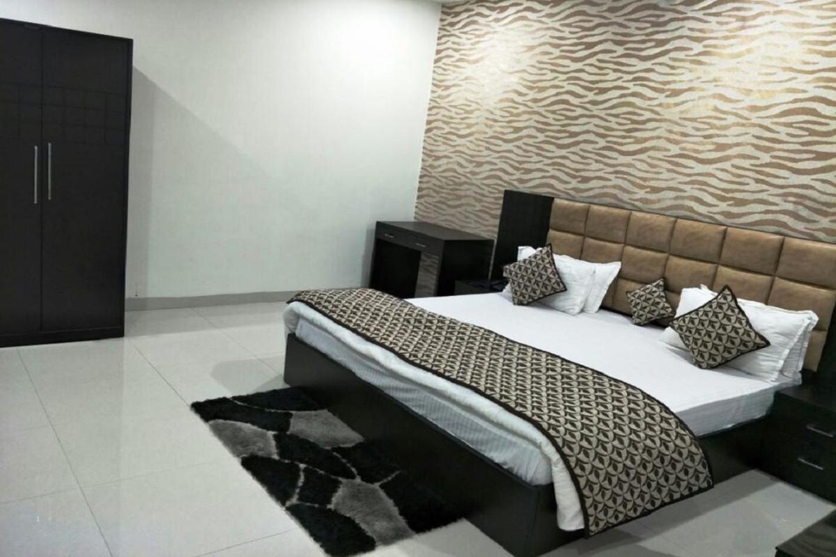 קאנפור Hotel Mandakini Lush מראה חיצוני תמונה