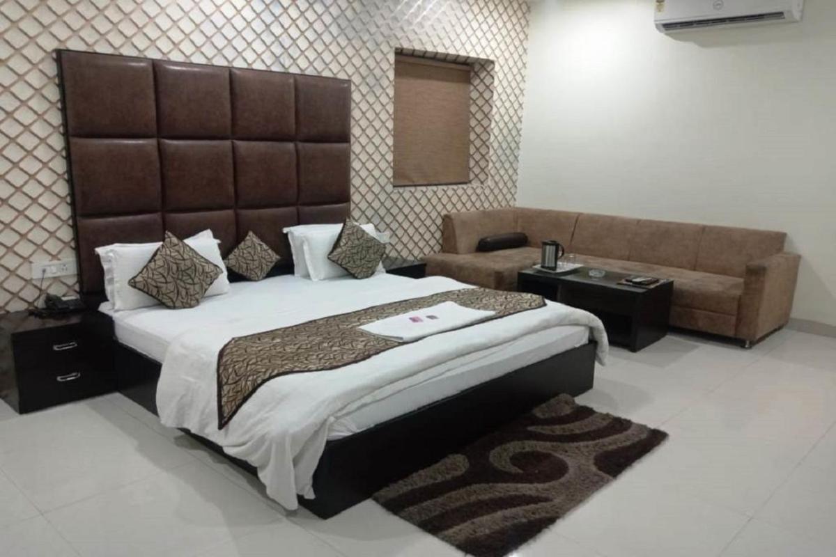 קאנפור Hotel Mandakini Lush מראה חיצוני תמונה