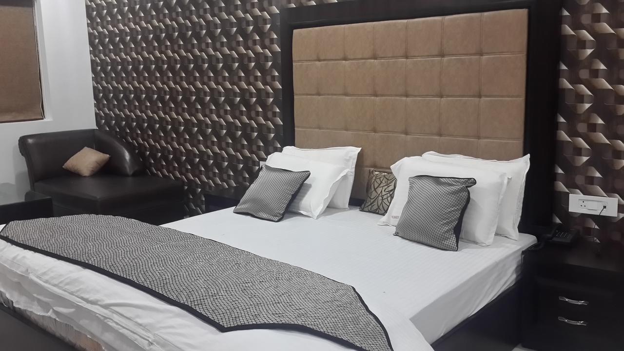 קאנפור Hotel Mandakini Lush מראה חיצוני תמונה