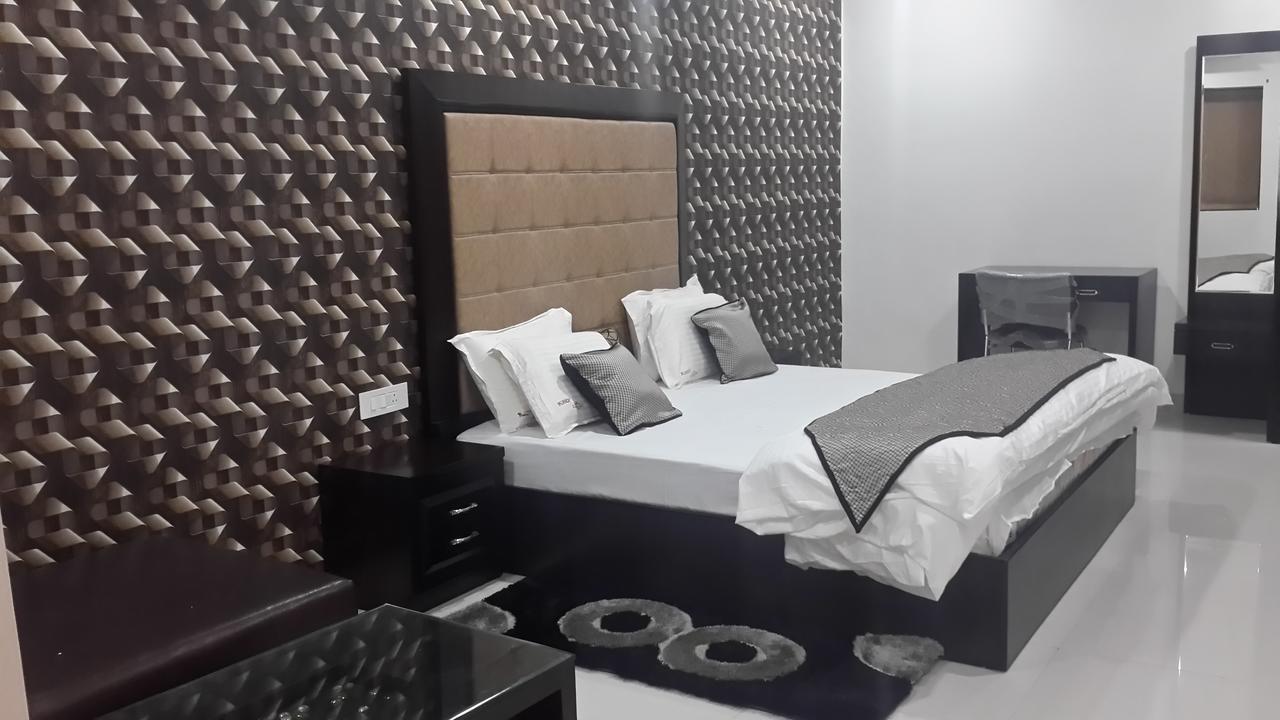 קאנפור Hotel Mandakini Lush מראה חיצוני תמונה