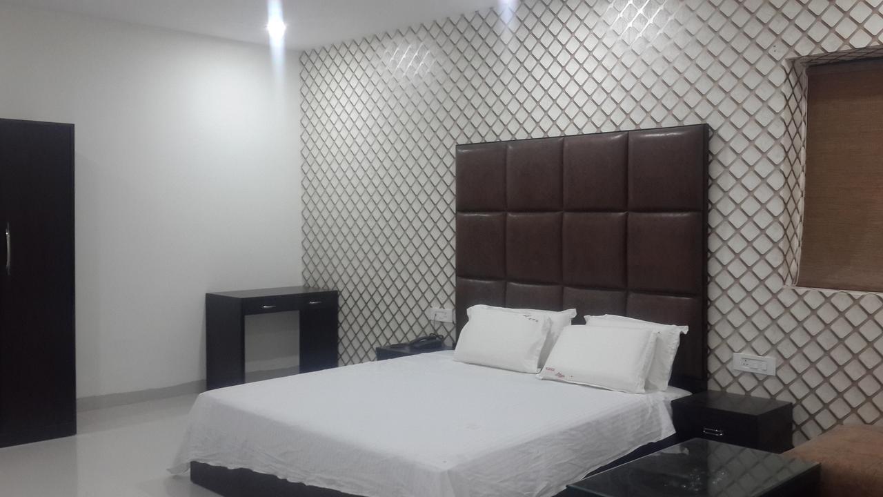 קאנפור Hotel Mandakini Lush מראה חיצוני תמונה