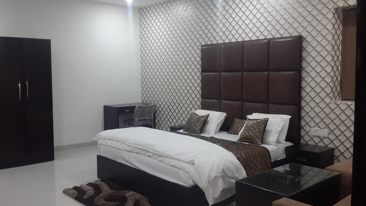 קאנפור Hotel Mandakini Lush מראה חיצוני תמונה