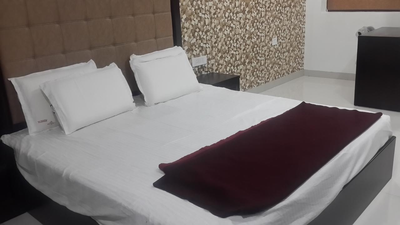 קאנפור Hotel Mandakini Lush מראה חיצוני תמונה