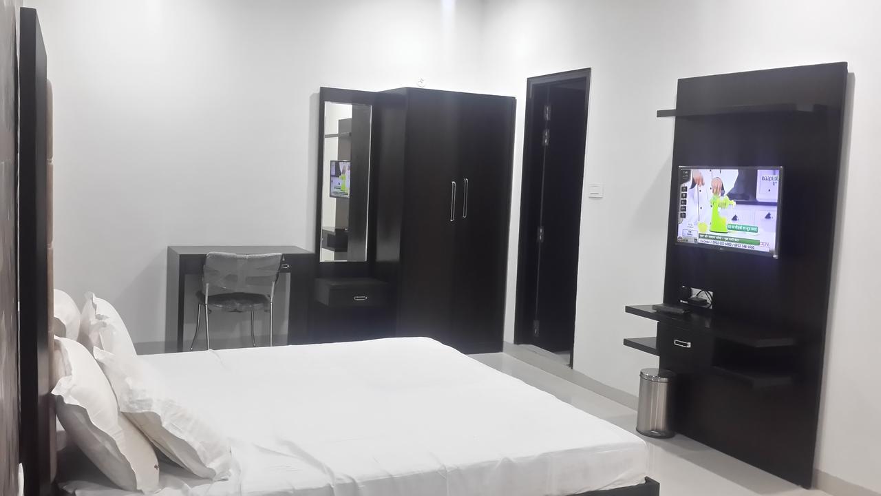 קאנפור Hotel Mandakini Lush מראה חיצוני תמונה