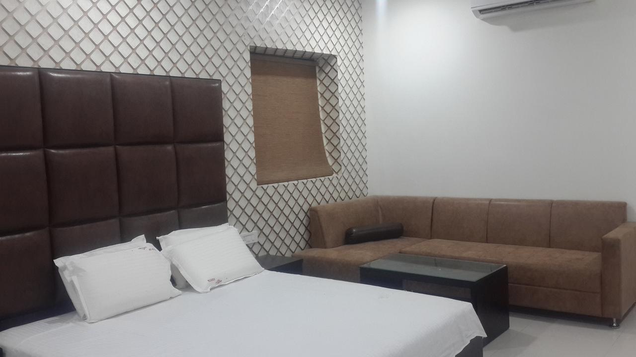 קאנפור Hotel Mandakini Lush מראה חיצוני תמונה